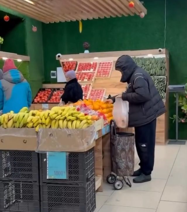 вор в магазине