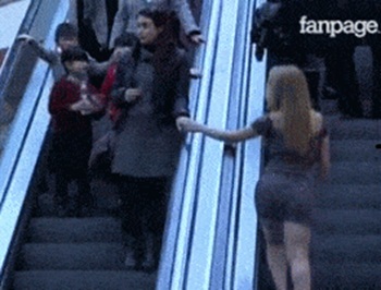 Прекрасная незнакомка на эскалаторе Прекрасная незнакомка на эскалаторе