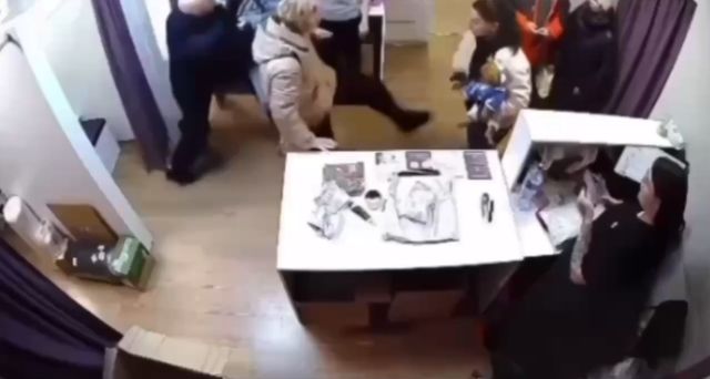 Предновогоднюю драку устроили посетители московского ПВЗ