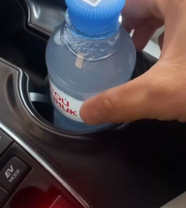 Вода, которая превращается в лед за секунду