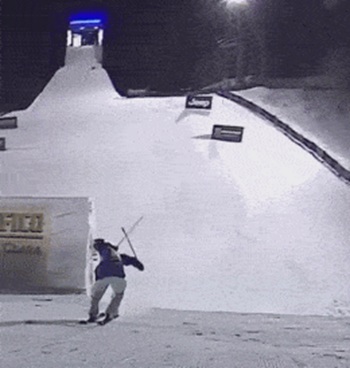 Безумное сальто в исполнении лыжника