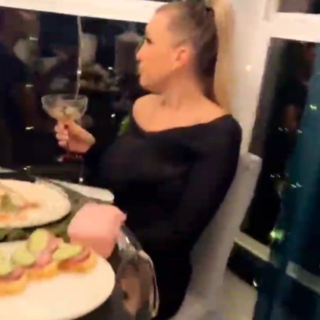 Будни котов-интровертов