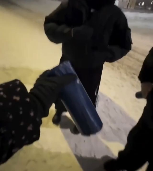 Мусорный пакет внезапно стал хитом для катания с горок