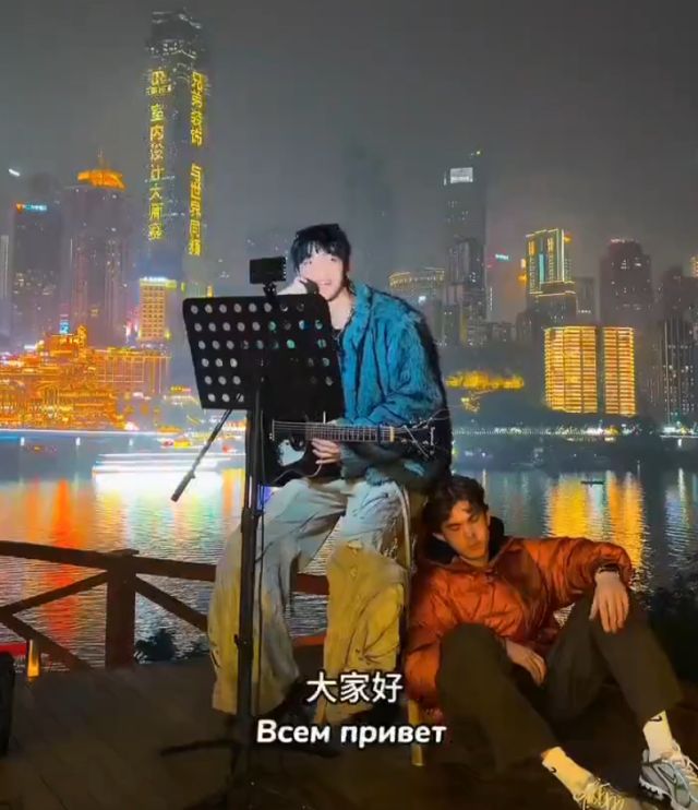 Китаец спел тот самый матерный хит про деда Максима и стал звездой