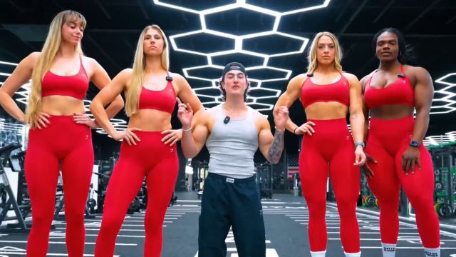 Маленькие мужчины против больших женщин