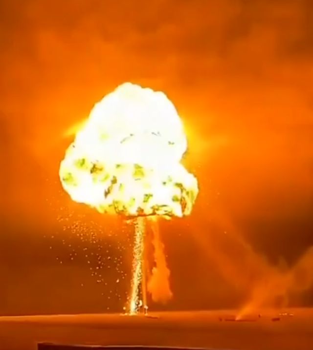 Довольно жуткий фейерверк в Китае