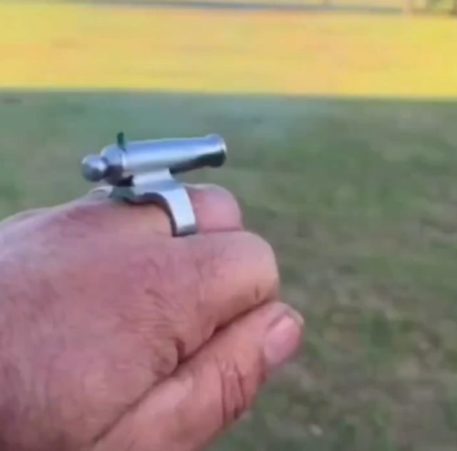 Перстень с реально стреляющей пушкой