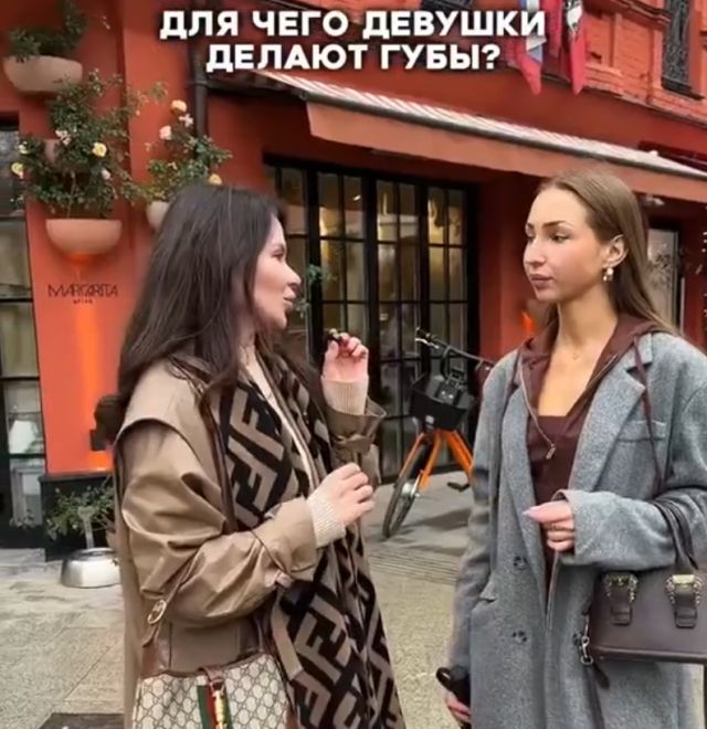 Для чего девушки увеличивают губы?