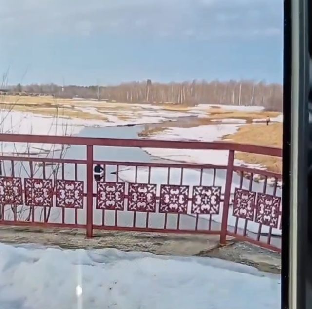 Школьник попытался переплыть реку в ванне