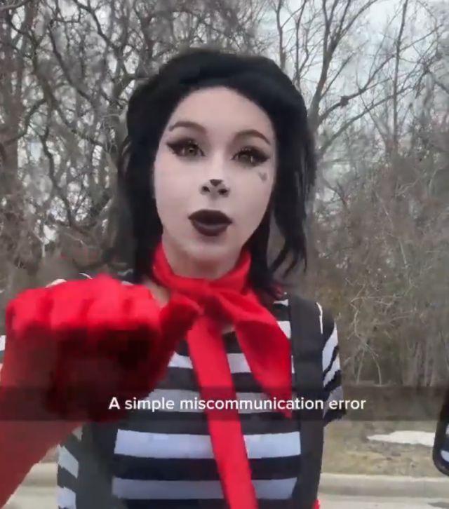 Девушка-мим