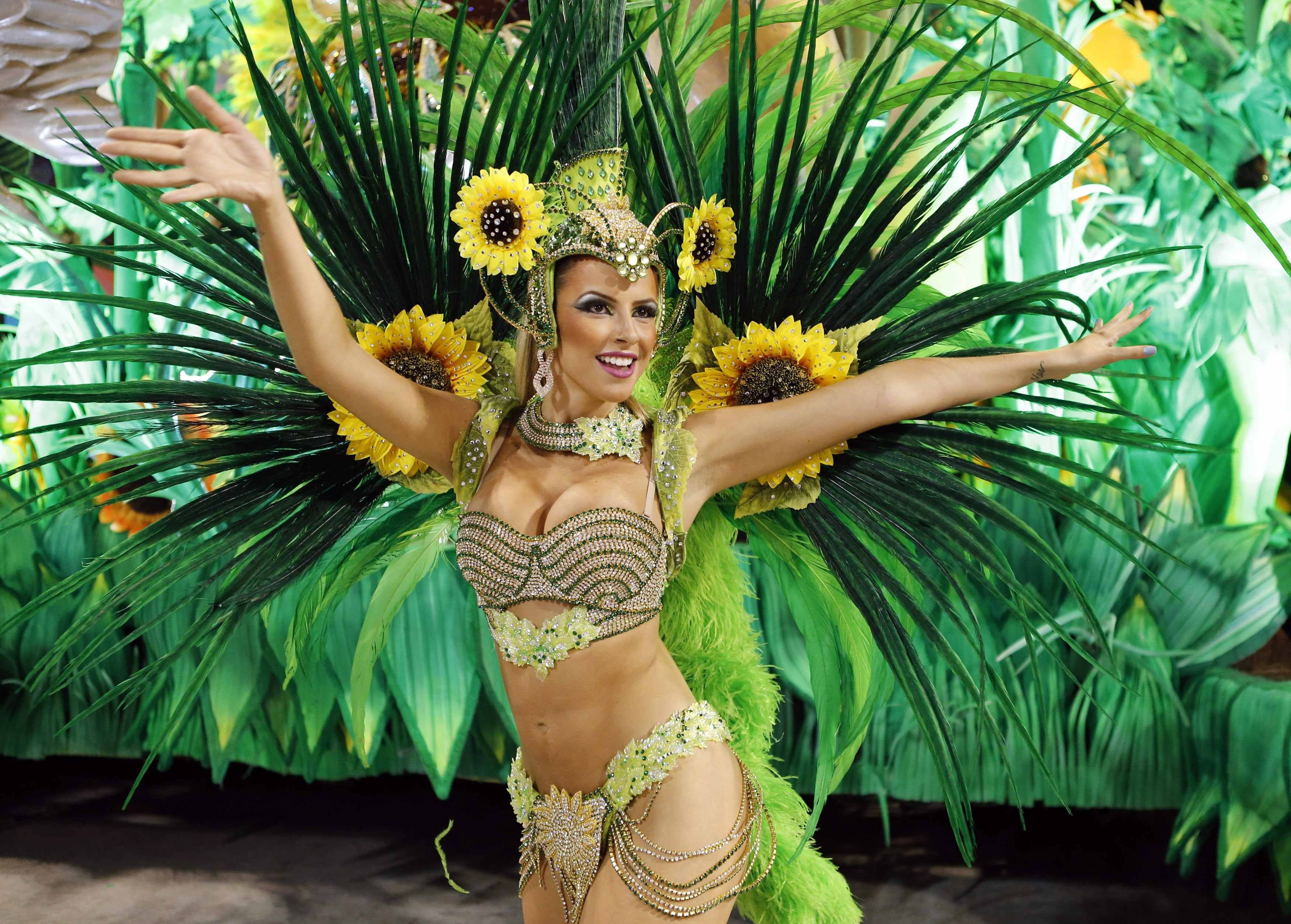 Танец карнавал. Самба карнавал в Бразилии. Бразилия (Самба, карнавал, перья) СПБ. Сеу певица Бразилия. Латинская Америка бразильский карнавал.