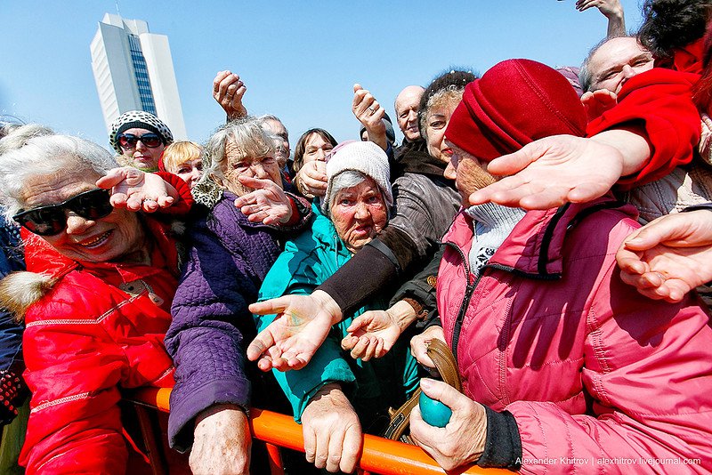 Фото бабушек много